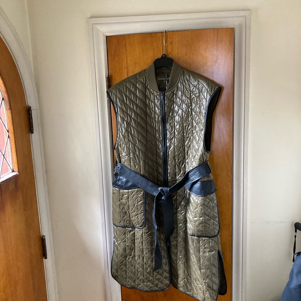 Bernardo Quilted  Vest with Belt L-Xl